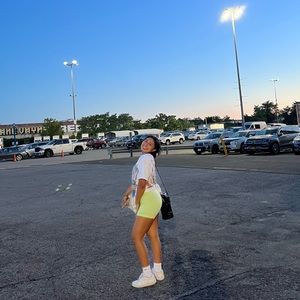 Meet your Posher, Crystal